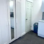 Large Self Contained Studio In Bham City Centre W Parking