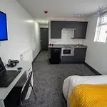 Stunning 1-Bed Studio In Birmingham
