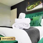 Nr Birmingham City Centre, 5 Bed, Luxe Inn