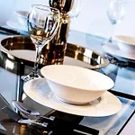 The Versace Suite With 4 Beds And Secure Free Parking