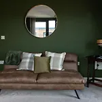 Stylish Hippodrome Apartment Sleeps 6