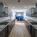 Stunning 1-Bed Studio In Birmingham