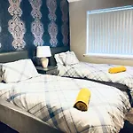 3 Bedroom Holiday House,Close To M6-Express Way To Centre