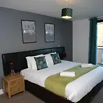 Central Arcadian One Bedroom - Sofa Bed - Balcony - City Centre
