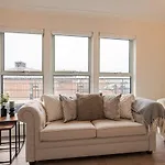 Cosy Penthouse In City Centre With Free Parking & Wrap Around Balcony