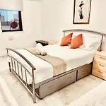 City Centre Retreat - Premium Apartment - City Centre - Wifi Included