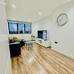 City Centre Retreat - Premium Apartment - City Centre - Wifi Included