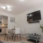 Beautiful 2 Bed In Central Birmingham: A Hidden Gem!