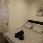 Stylish One Bed Apartment With Off Road Parking