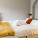 Waterside Stay - City Centre With Parking
