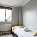 Waterside Stay - City Centre With Parking