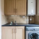 Waterside Stay - City Centre With Parking
