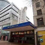 Stylish And Central 2 Bedroom Apartment - Free Parking