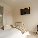 Cosy Penthouse In City Centre With Free Parking & Wrap Around Balcony