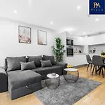 Pluxa Satin Stylish***** 1 Bedroom Apartment