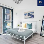 Pluxa Vivid Veranda Beautiful City Centre Apartment With Free Parking