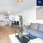 Peaceful Serviced Apartment - Pluxa The Zen