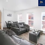 Pluxa Moonlight - City Hub Serviced Apt, Free Parking ,Prime Location
