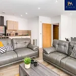 Pluxa The Hideaway - Fully Private Serviced Apartment & Parking