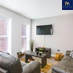 Pluxa The Hideaway - Fully Private Serviced Apartment & Parking