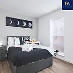 Pluxa Moonlight - City Hub Serviced Apt, Free Parking ,Prime Location