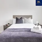 Fully Private Apartment & Free Parking - Pluxa Silken Grey