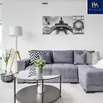 Pluxa Grand Plaza Iconic City Views