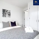 Pluxa Grand Plaza Iconic City Views