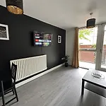 Parking - Couples - City Centre - Sleeps 4 - Birmingham