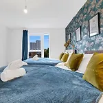 Spacious 4 Bed 2 Bath Apartment With Free Gated Parking