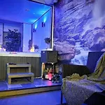 Exotic Jacuzzi Apartment With Balcony & Parking