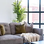 Lovely Two Bedroom Apartment Located Centrally