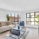 Lovely Two Bedroom Apartment Located Centrally