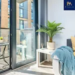 Pluxa Vivid Veranda Beautiful City Centre Apartment With Free Parking