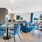 Spacious 4 Bed 2 Bath Apartment With Free Gated Parking