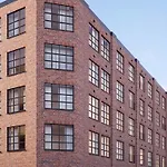 Lovely Two Bedroom Apartment Located Centrally