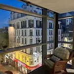 Birmingham Prime Location Stunning Apartment Floor-To-Ceiling Windows