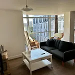 Birmingham Prime Location Stunning Apartment Floor-To-Ceiling Windows