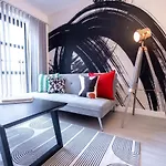 Whispering Northwood - Premier 1 And 2 Bedroom Apartments Near Business District By Sojo Stay