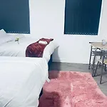 1 Bed Apartment With 2 Beds 1 Double Plus 1 Single