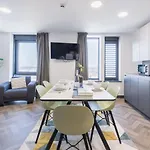 Ensuite Bedrooms With Shared Kitchen At Onyx Located In Birmingham