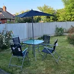 Cosy 3 Bed With Parking- Family And Contractors