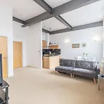 Modern 1 Bedroom Apartment