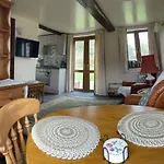 Irelands Farm Cottages