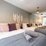 Andesine - 3 Bedroom House With Parking