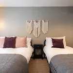 Andesine - 3 Bedroom House With Parking