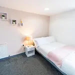 Lovely 1-Bed Studio In Birmingham