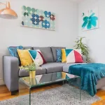 Luxury 9Ine Stunning Broad Street Apartment