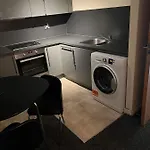 Centenary Plaza Apartament,Holiday Street,B11Tb
