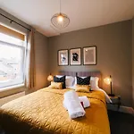 Boutique, Modern For Families, Contractors, Fast Wifi, Free Netflix